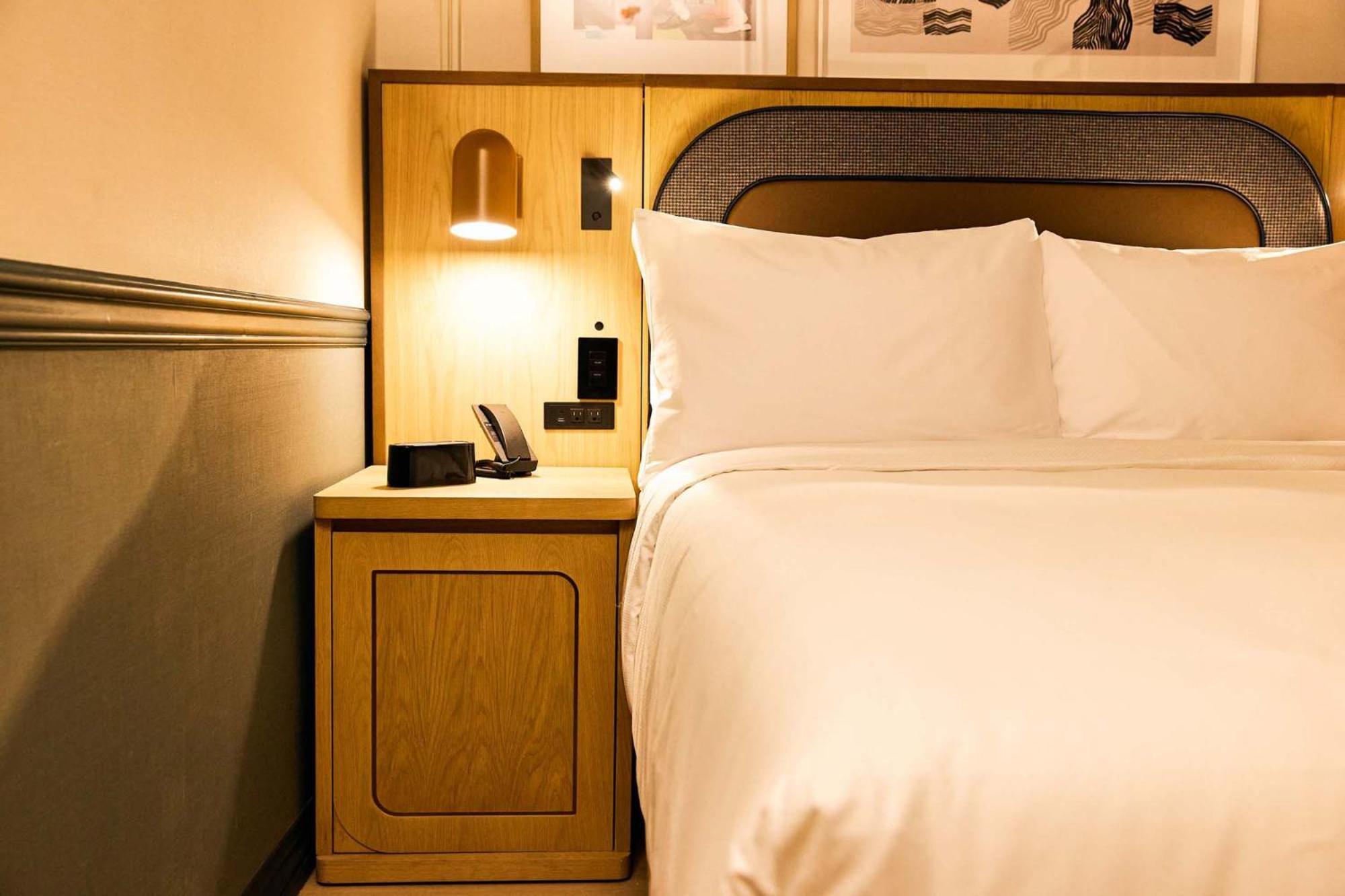 Union Hotel Toronto Room photo
